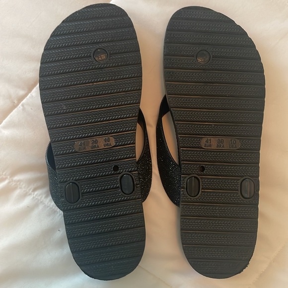 Capelli New York women’s black flip flop sandals. NwoT - Picture 2 of 7